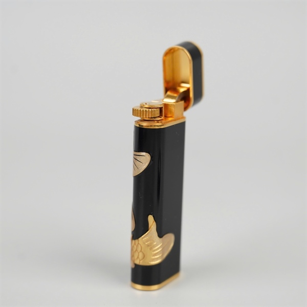 Bật lửa Cartier đen hình cá chép (G96712) KG+