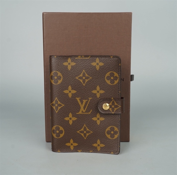 Ví LV hoa nâu gập 2 nút vàng (LT) KG+