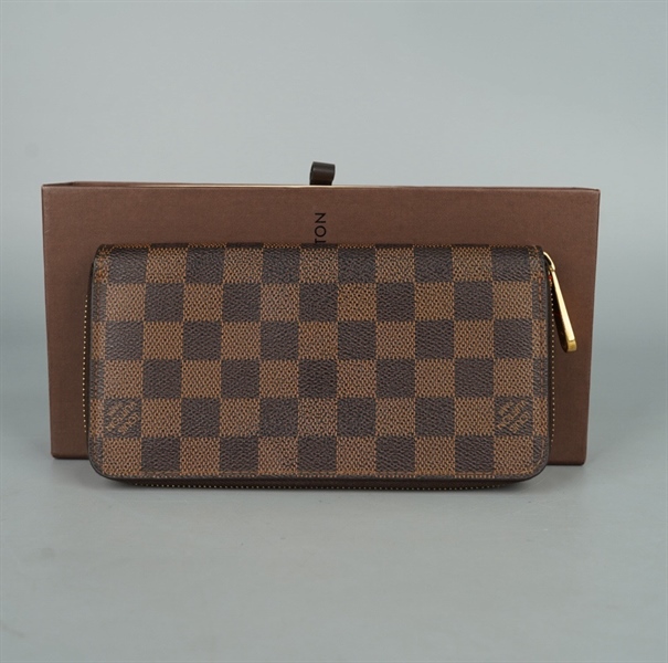 Ví LV ô vuông nâu có khóa zip (LT) KG+