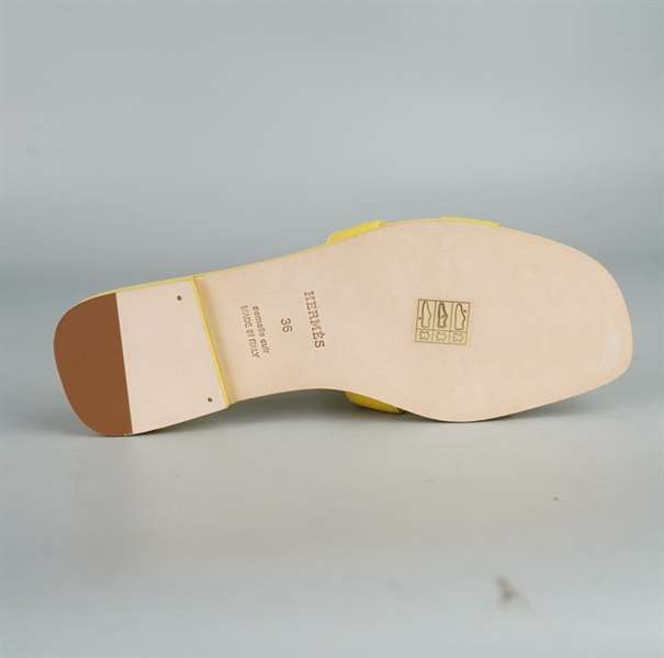 Dép Hermes vàng sz36 KG+