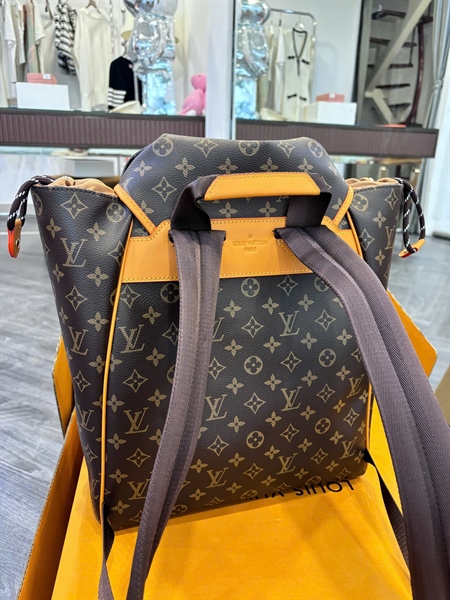 Sẵn - balo LV Montsouris Cargo Autres Cuirs Monogram size 34 x 40 x 17 cm chất auth