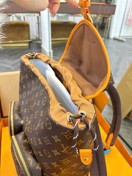 Sẵn - balo LV Montsouris Cargo Autres Cuirs Monogram size 34 x 40 x 17 cm chất auth