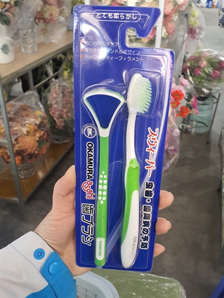 Set bàn chải+cạo lưỡi okamura navy