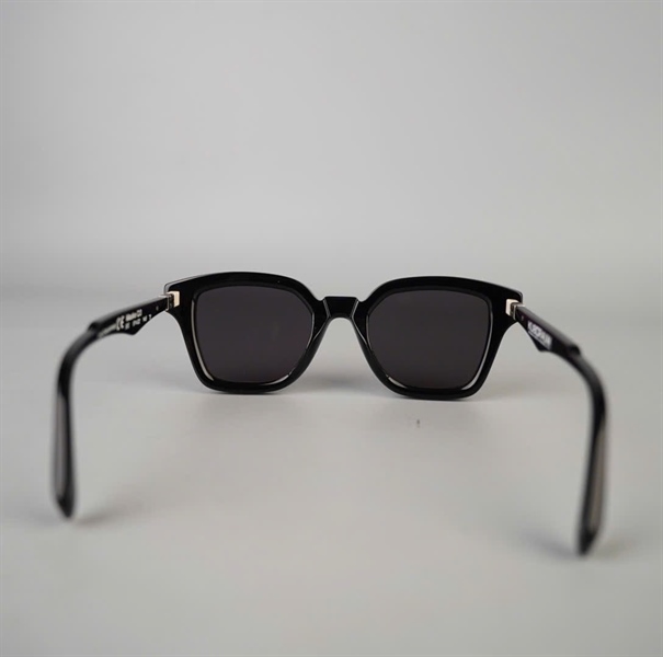 Kính Kuboraum đen Q3 BS (51-22-145) KG+