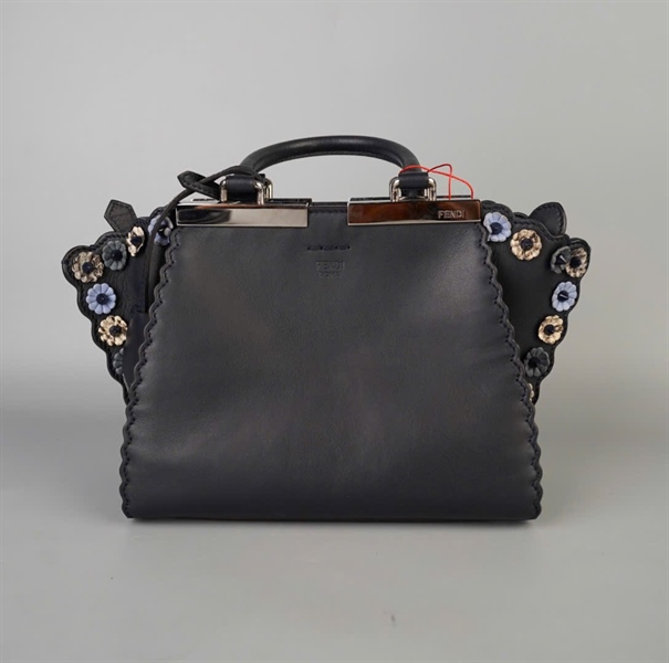 Túi Fendi đen viền đính hoa sz22 KG+