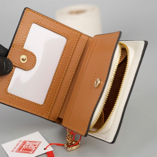 Ví Coach trắng hình bướm +