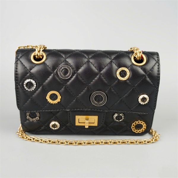 Túi Chanel đen đính charm (AAK74C5L) sz20 (BMC) KG+