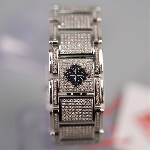 Đồng hồ Patek Philippe kim độ màu bạc full đá (4863839) có sổ kiểm định(HC) KG+