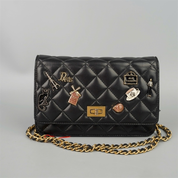 Túi Chanel đen đính charm (25559065) sz19 (BMC) KG+