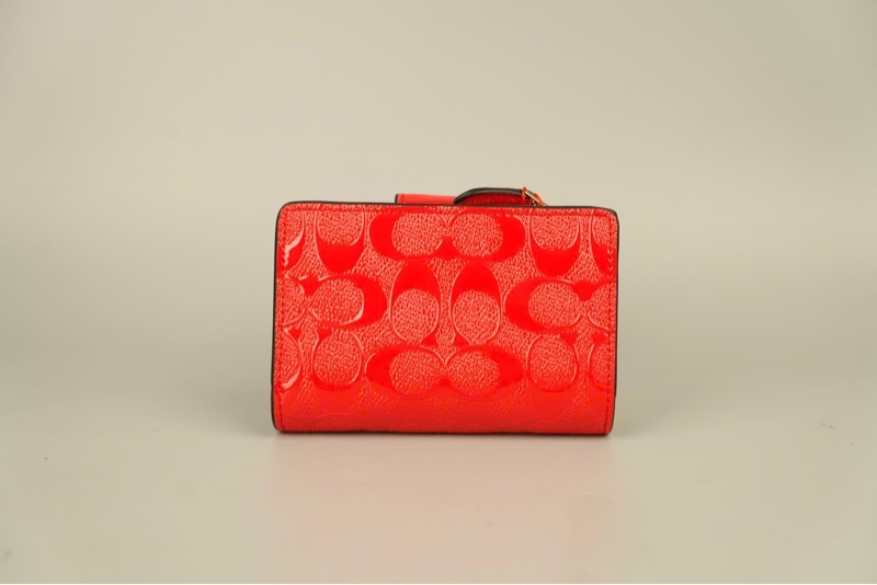 Ví Coach đỏ dập nổi +