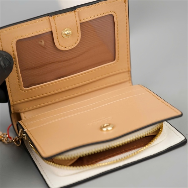 Ví Coach nude hoa nhí +