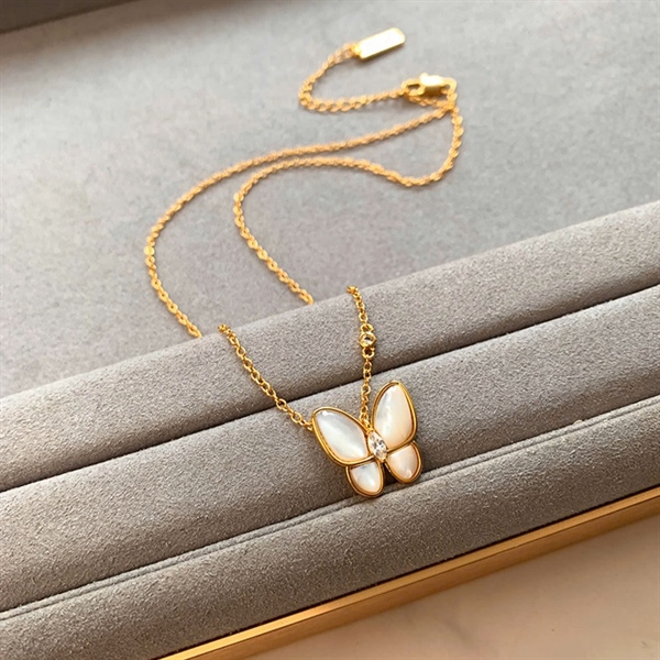 SHELLY BUTTERFLY NECKLACE