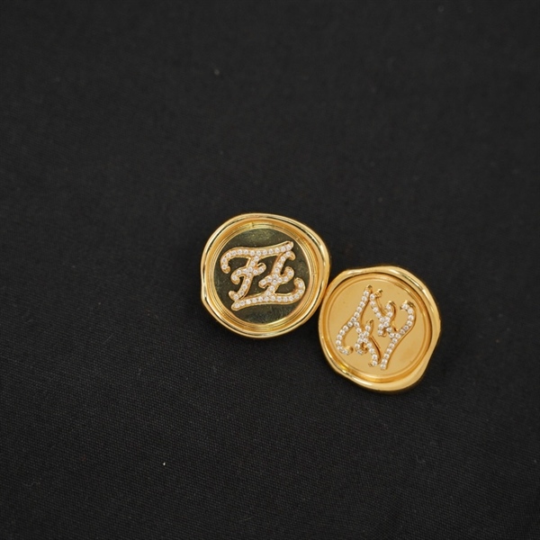 Bông tai Fendi tròn vàng đính đá KG+