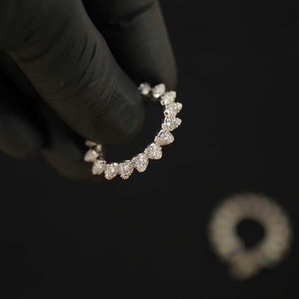 Bông tai Eddie Borgc bạc chữ C đính đá KG+