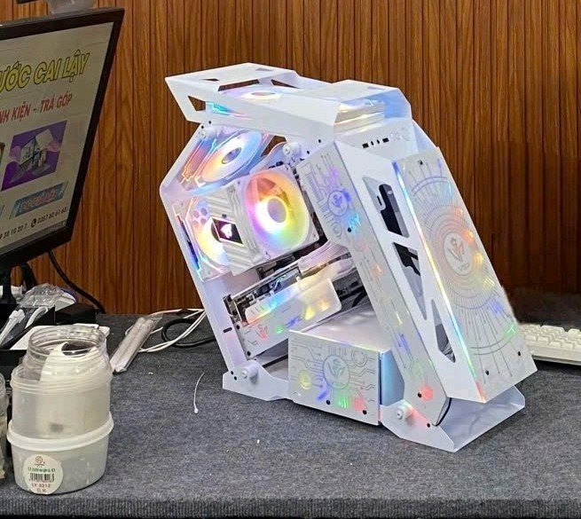 Case Es1 (( TRẮNG )) ko fan + 4 vỉ LED RGB xéo xéo