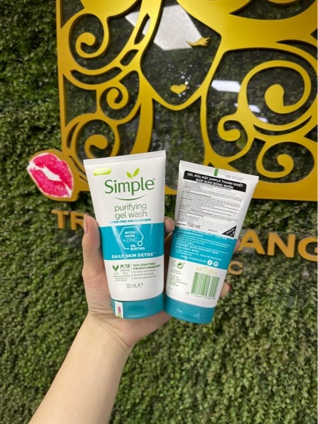 Uk sữa rửa mặt ít bọt Simple daily detox purifying skin face 150ml