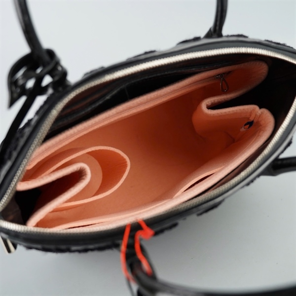 Túi LV Handle đen đính logo nổi kèm ổ + 2 chìa + lót form sz27 (BQ) KG+