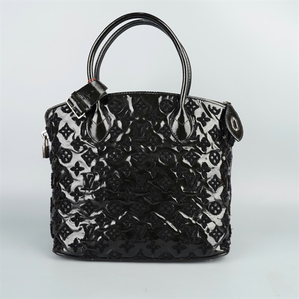 Túi LV Handle đen đính logo nổi kèm ổ + 2 chìa + lót form sz27 (BQ) KG+