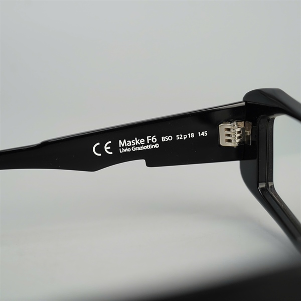 Kính Kuboraum đen BSO (52-18-145) KG+