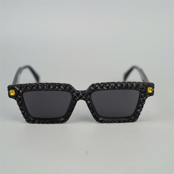 Kính Kuboraum đen viền họa tiết BYS (50-18-145)) KG+