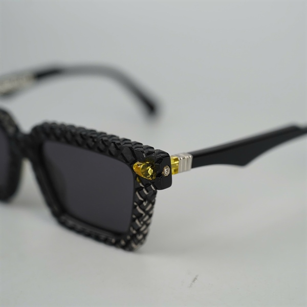 Kính Kuboraum đen viền họa tiết BYS (50-18-145)) KG+