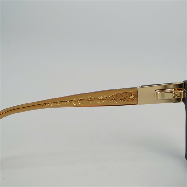 Kính Kuboraum đen S3 BM (50-22-145) KG+