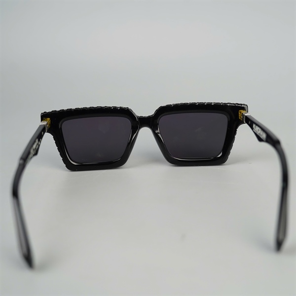 Kính Kuboraum đen viền họa tiết BYS (50-18-145)) KG+