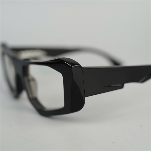 Kính Kuboraum đen BSO (52-18-145) KG+