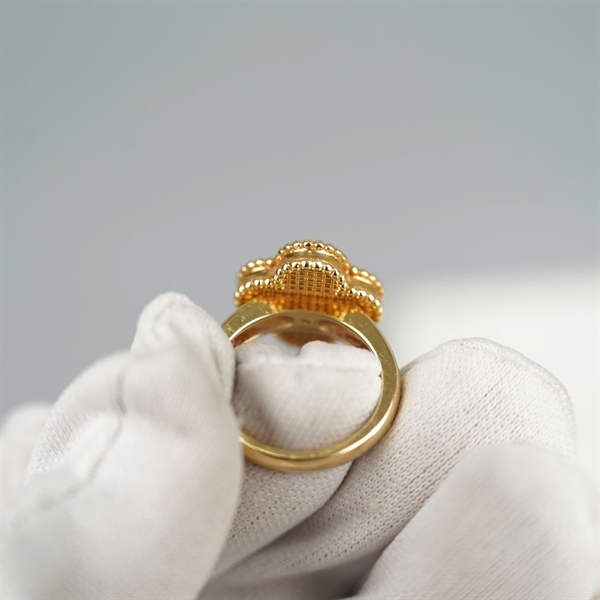 Nhẫn Van Cleef vàng hoa đỏ +