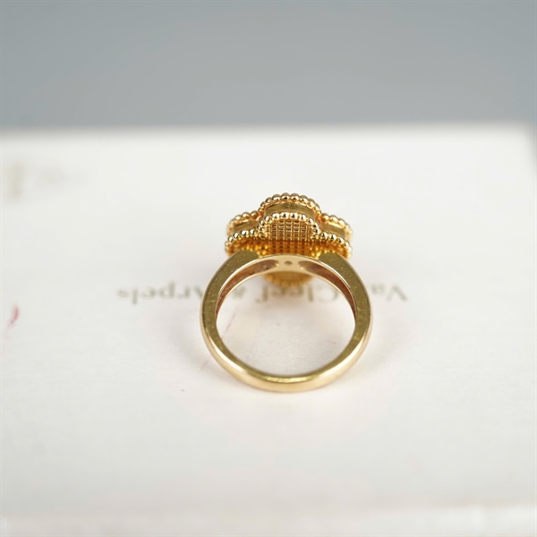 Nhẫn Van Cleef vàng hoa đỏ +