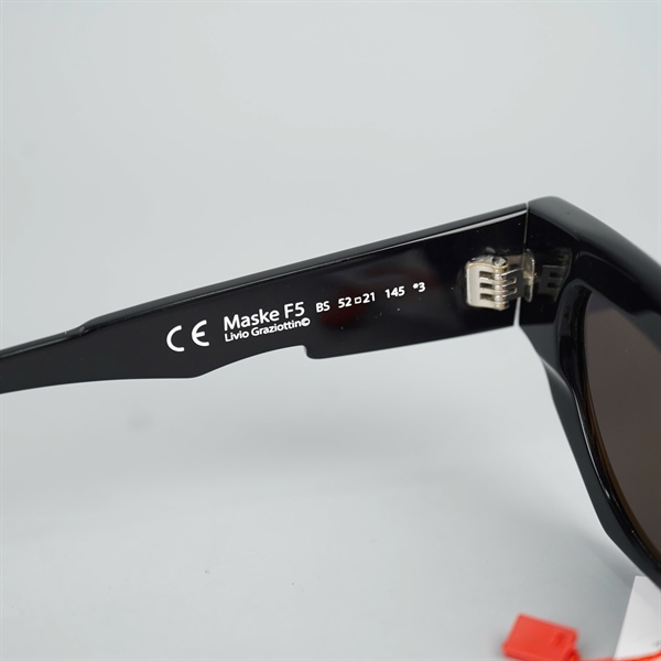 Kính Kuboraum đen F5 BS (52-21-145) KG+