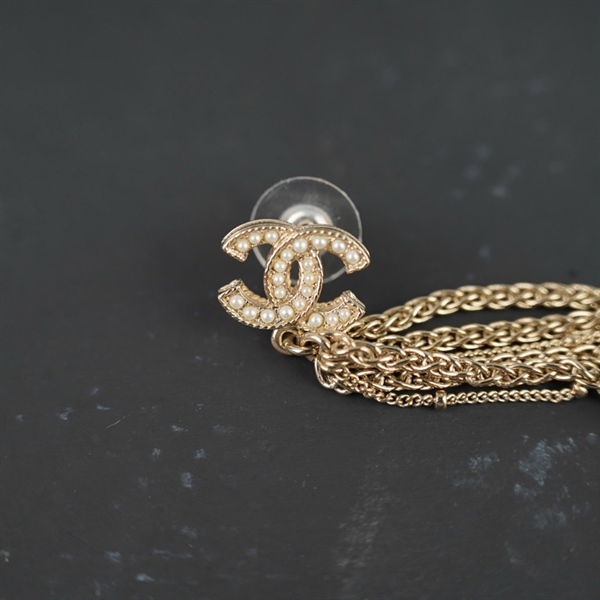 Bông tai Chanel dài đính ngọc trai +