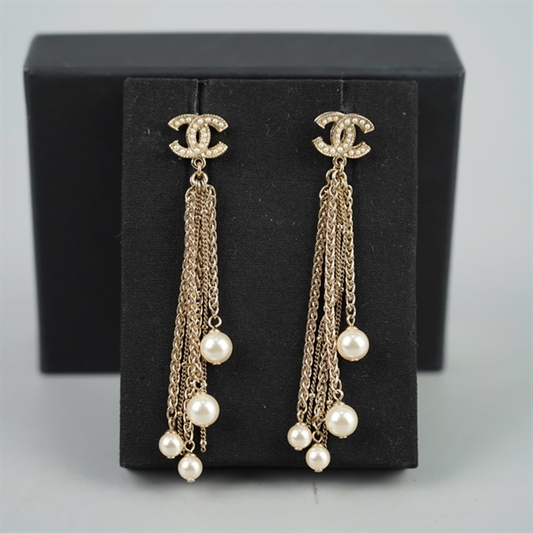 Bông tai Chanel dài đính ngọc trai +