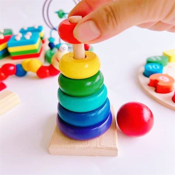 Tháp gỗ cầu vồng