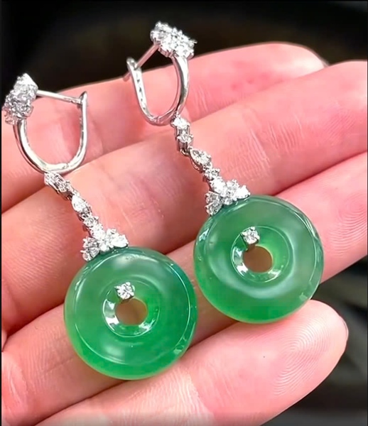 Phong thủy bông tai cảm thạch xanh (493665) +