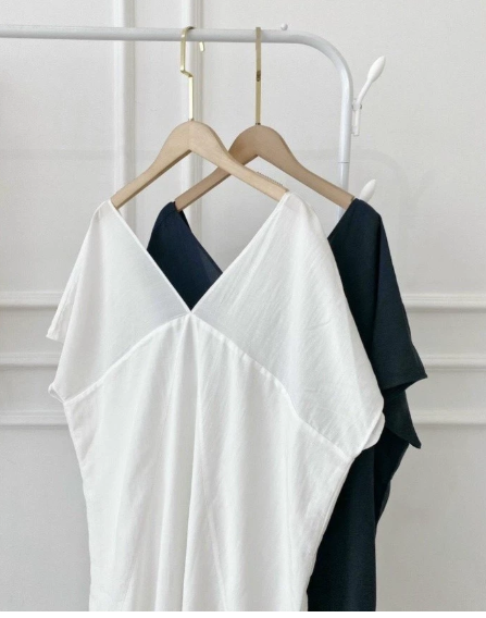 Đầm maxi oversize cổ V tay cánh dơi (2 nàu trắng và đen)