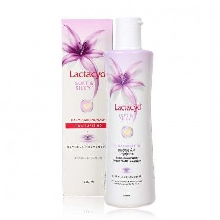 Dung dịch vệ sinh phụ nữ dưỡng ẩm Lactacyd soft and silky 250ml