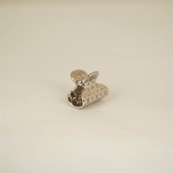 Kẹp tóc LV hoa bạc mini +