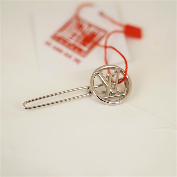 Kẹp tóc LV bạc +