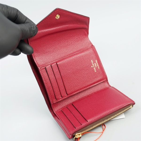 Ví LV hoa nâu gập 3 nút đỏ (LT) KG+