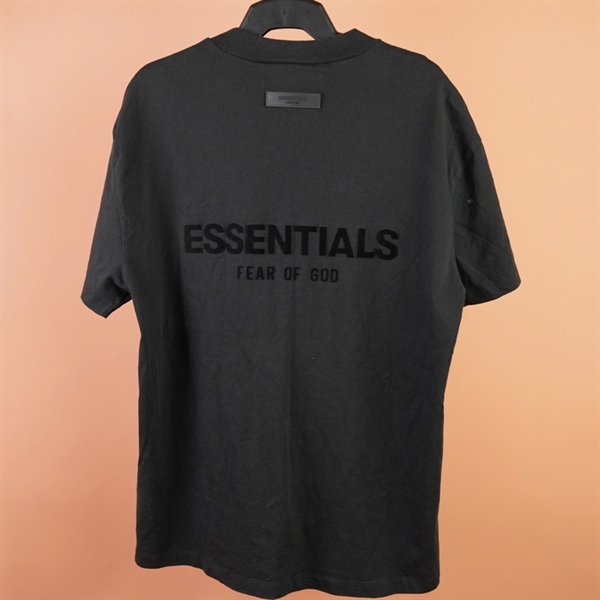 Áo thun Essentials đen cổ tròn logo trái +