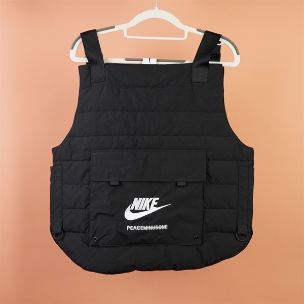 Áo khoác phao Nike đen