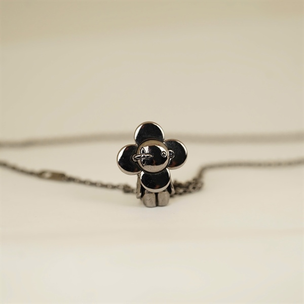 Dây chuyền LV hình hoa đen ánh bạc +