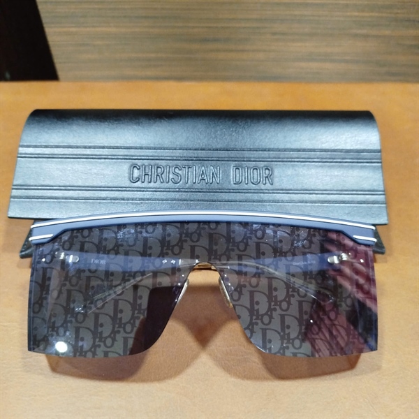 Kính Dior đen mắt vuông 31B8 (137-0-130) +