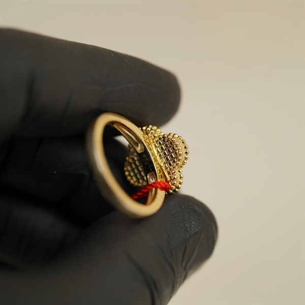 Nhẫn Van Cleef hoa vàng +
