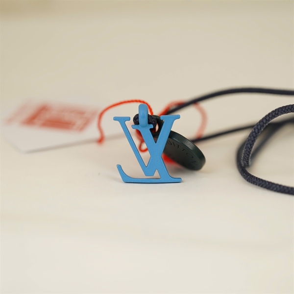 Dây chuyền LV đen +