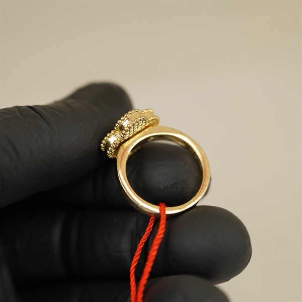 Nhẫn Van Cleef hoa vàng +