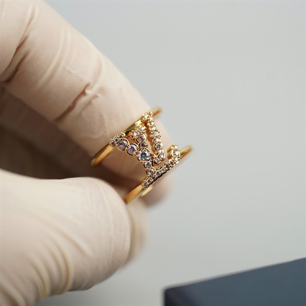 Nhẫn LV vàng in logo +