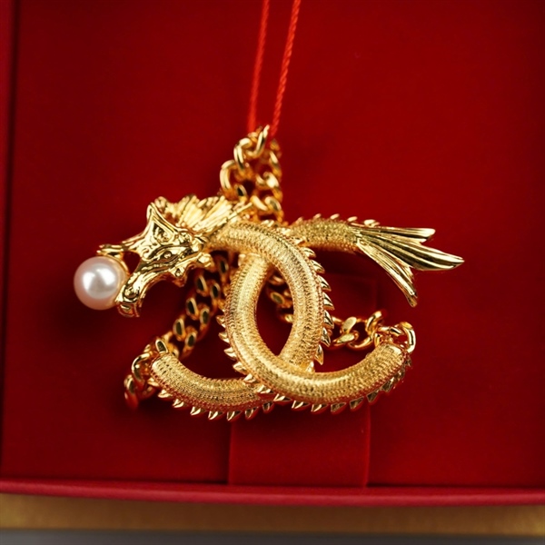 Cài áo Chanel vàng hình rồng +