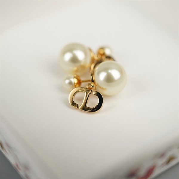 Bông tai Dior ngọc trai +